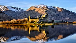 Kilchurn Castle reflection